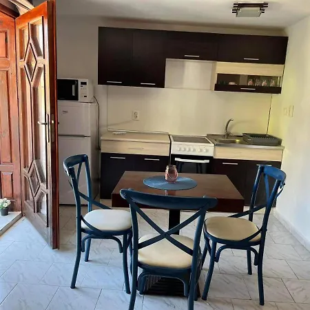 Guest house вила николета *